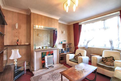 10 Meadow Waye, Hounslow, TW5 9EZ