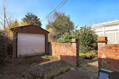10 Meadow Waye, Hounslow, TW5 9EZ