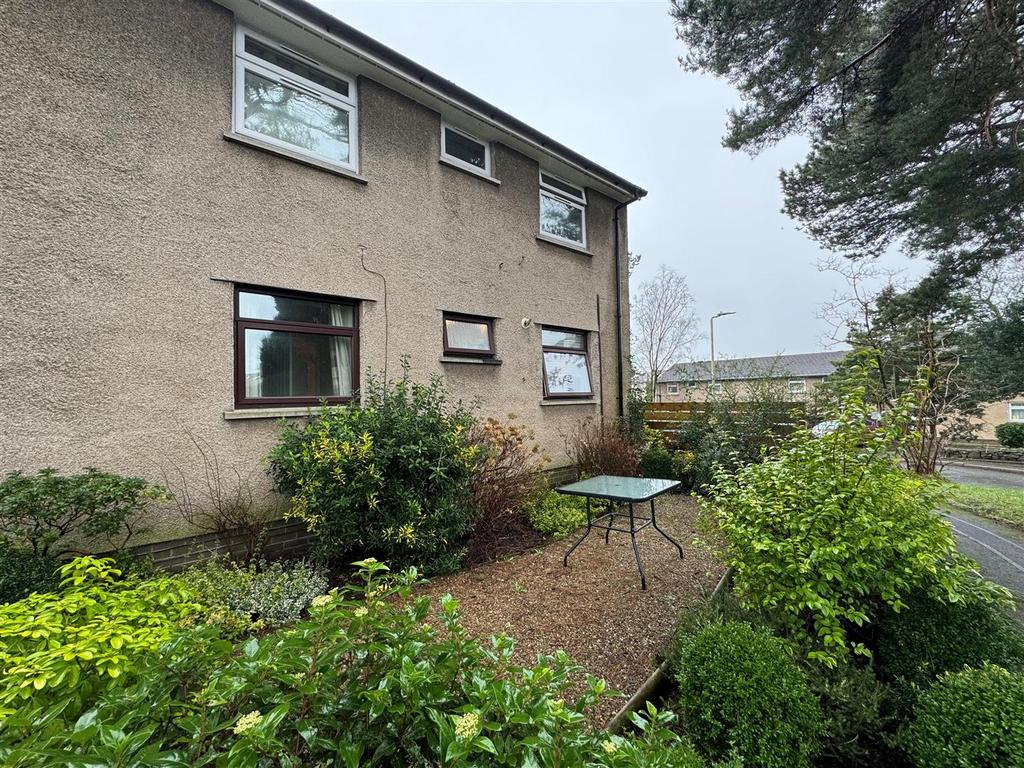 Levens Close, Kendal LA9 2 bed apartment £160,000