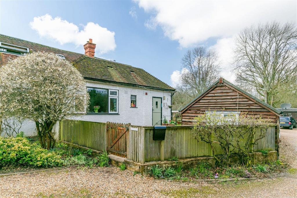 Cranleigh Road, Cranleigh GU6 2 bed semidetached bungalow for sale £
