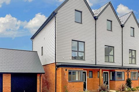 3 bedroom townhouse for sale, Chilmington Lakes, Great Chart, Ashford, Kent