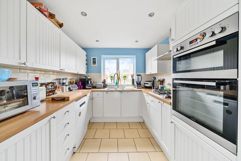 5 Copthall Way, New Haw, Addlestone, KT15 3TX