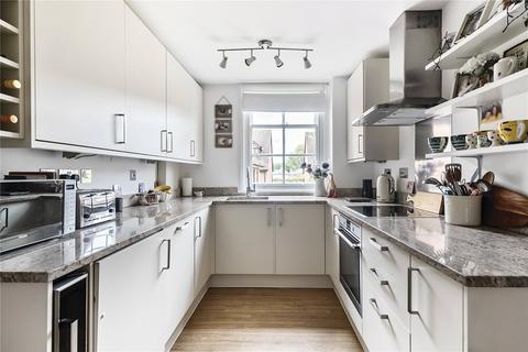 2 bedroom flat for sale, Church Street, Romsey, Hampshire, SO51