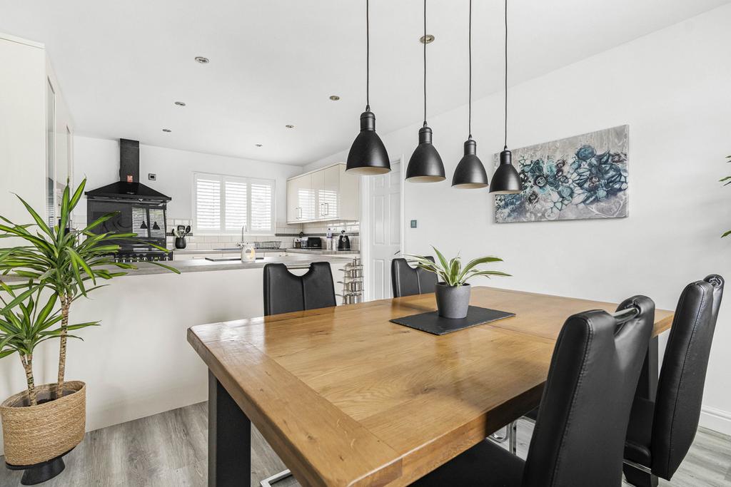 Tangmere Close, Bicester, OX26 4 bed detached house for sale £525,000
