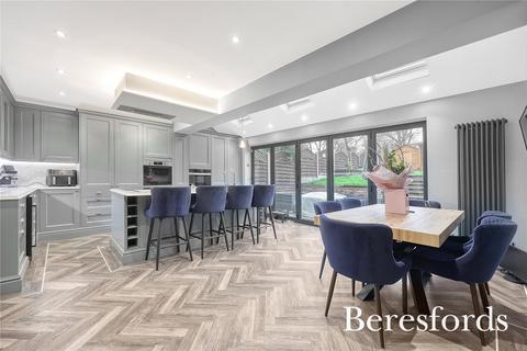 2 Priory Path, Romford, RM3 9AR