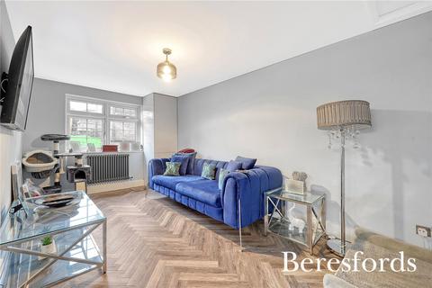 2 Priory Path, Romford, RM3 9AR