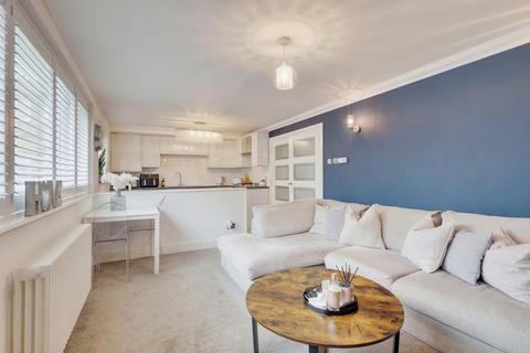 2 bedroom apartment for sale, Woodside, Leigh-on-sea, SS9