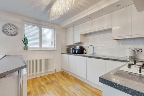 2 bedroom apartment for sale, Woodside, Leigh-on-sea, SS9
