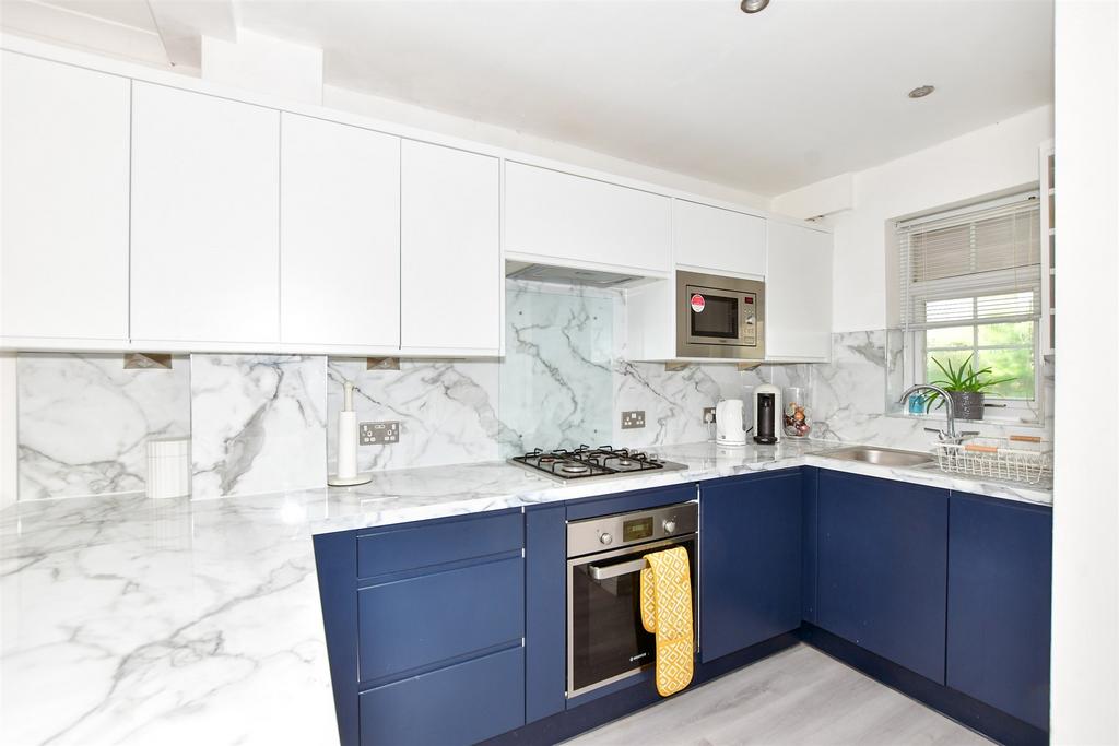 Ditton Place, Ditton, Aylesford, Kent 2 bed terraced house for sale £