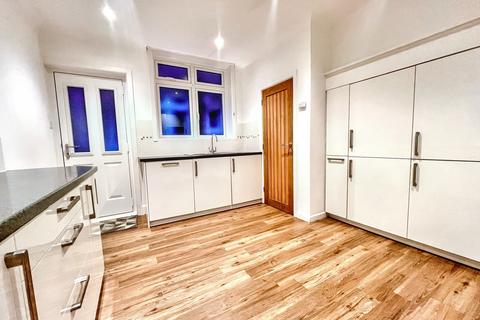 3 bedroom flat for sale, Westbourne