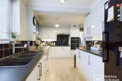 4 bedroom detached house for sale, Harrods Court, Billericay