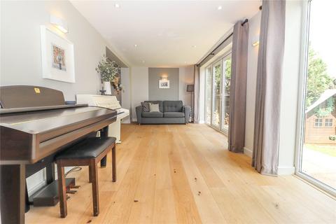 32 Bishops Way, Andover, SP10 3EH
