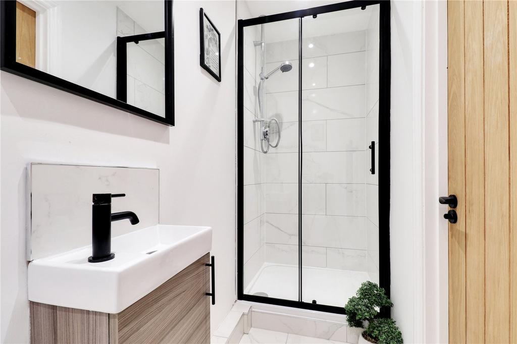 En Suite Shower Rm