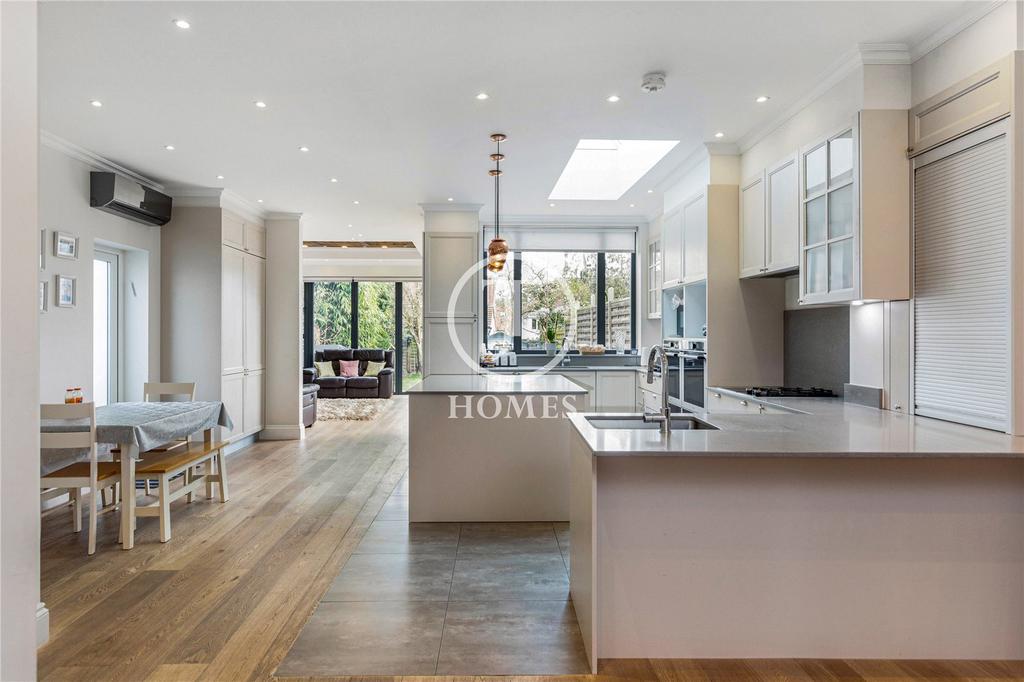 Holders Hill Crescent, London, NW4 5 bed semidetached house for sale