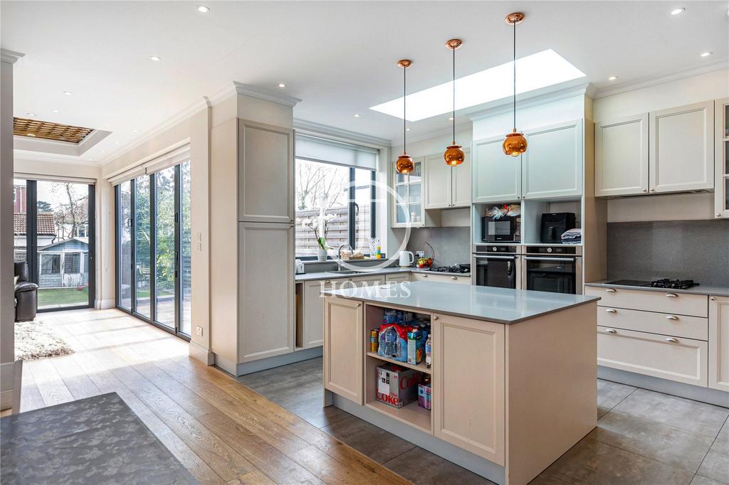 Holders Hill Crescent, London, NW4 5 bed semidetached house for sale