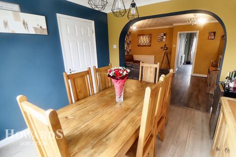 3 bedroom semi-detached house for sale, Avocet Way, Bradwell