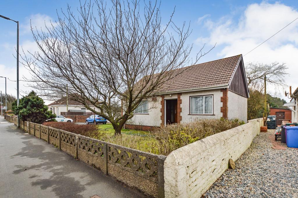 Vaila, Ayr Road Irvine KA11 5AB 2 bed detached house - £100,000