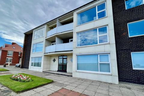 2 bedroom flat to rent, Links Court, Whitley Bay, NE26