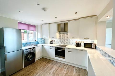2 bedroom flat to rent, Links Court, Whitley Bay, NE26