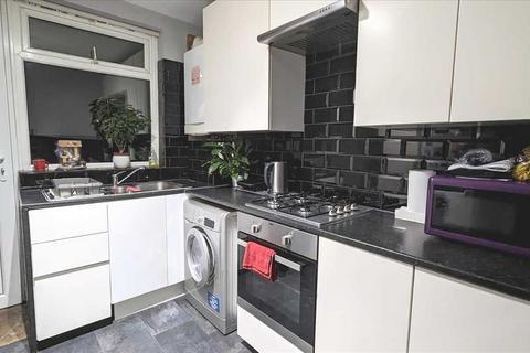 2 bedroom apartment for sale, Canons Court, Edgware