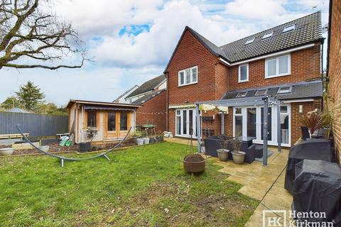 5 bedroom detached house for sale - Maple Lane, Wickford