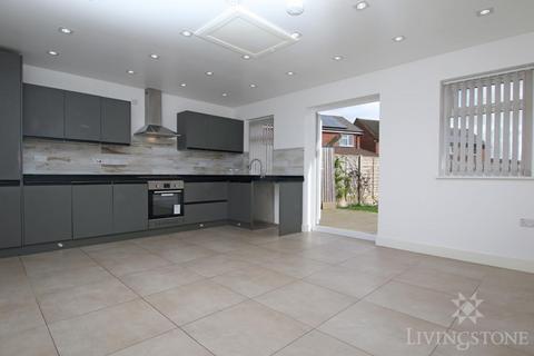 3 bedroom terraced house to rent, Eagle Court, Leicester LE3