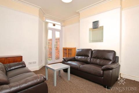 4 bedroom terraced house to rent, Devana Road, Leicester LE2