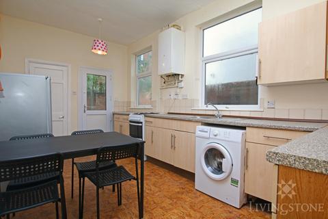 4 bedroom terraced house to rent, Devana Road, Leicester LE2