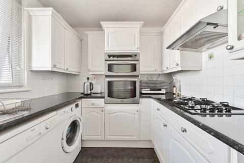 3 bedroom flat for sale, Christchurch Road, Brixton Hill, London, SW2
