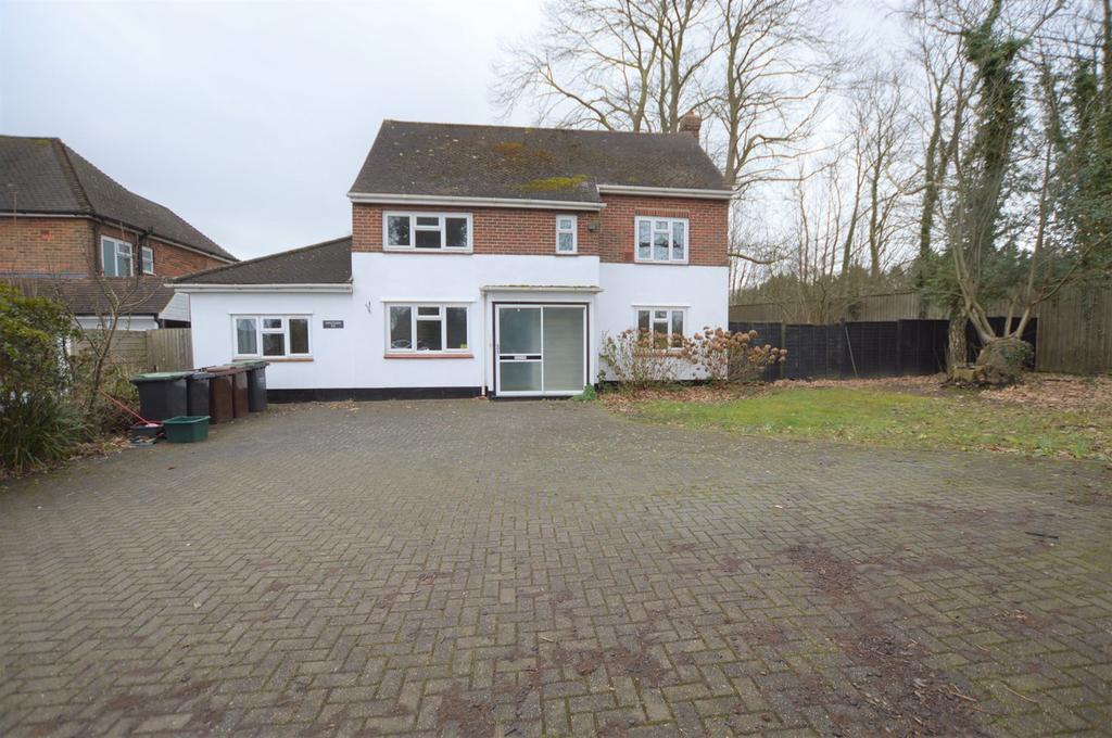 Robin Hood Lane, Chatham ME5 5 bed detached house £3,000 pcm (£692 pw)