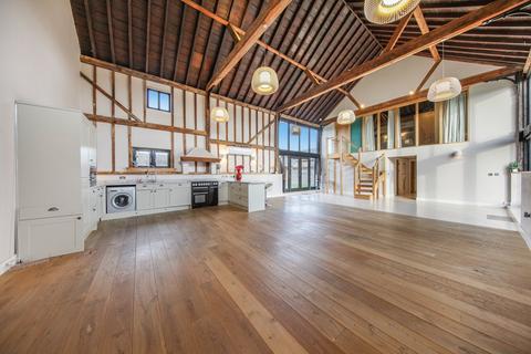 4 bedroom barn conversion to rent, Queens Farm Road, Kent DA12