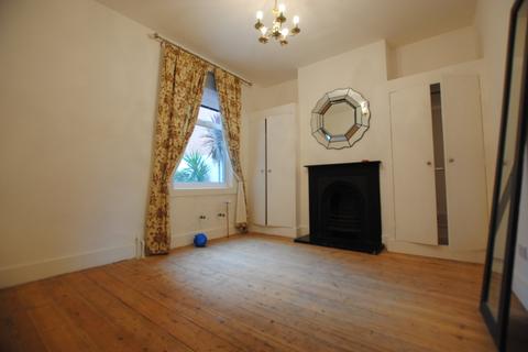 1 bedroom ground floor maisonette to rent, Cornwall Road, London N15