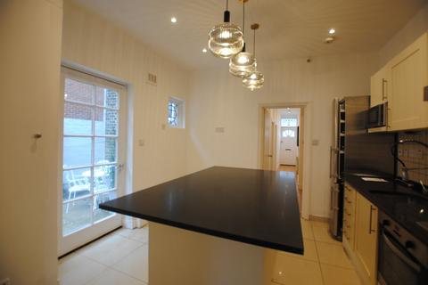 1 bedroom ground floor maisonette to rent, Cornwall Road, London N15