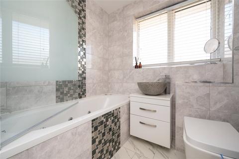 46 Ringway Road, Park Street, St Albans, AL2 2RD