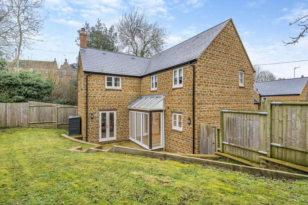 Ivy Lane Shutford Banbury, Oxfordshire, OX15 6PD 4 bed detached house for sale £600,000