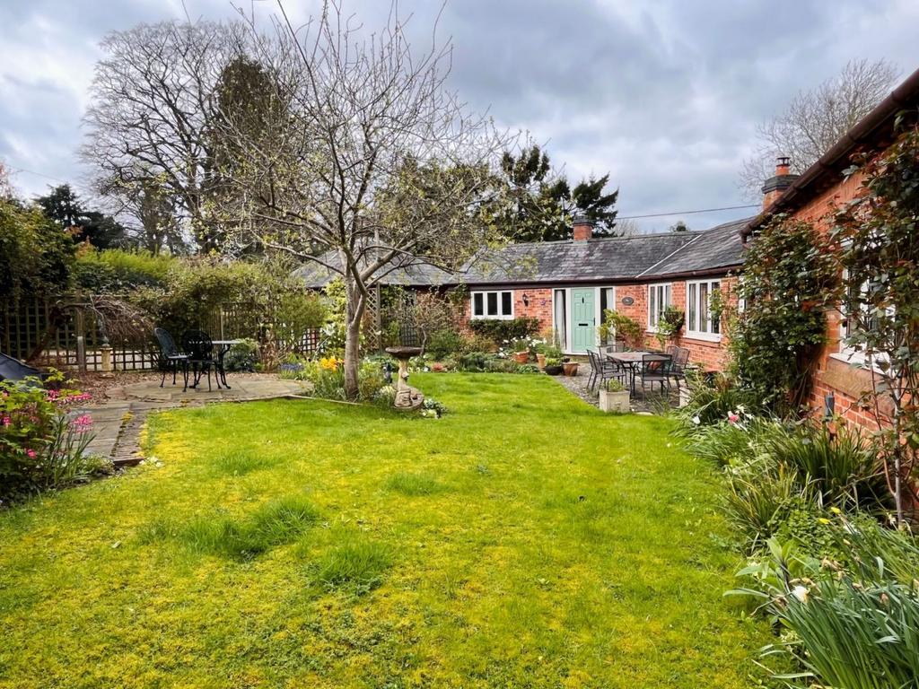 Nortoft, Guilsborough, Northampton NN6 8QB 4 bed character property for