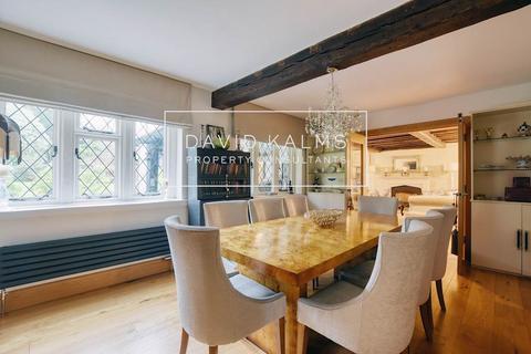 4 bedroom detached house for sale, Northcliffe Drive, London N20