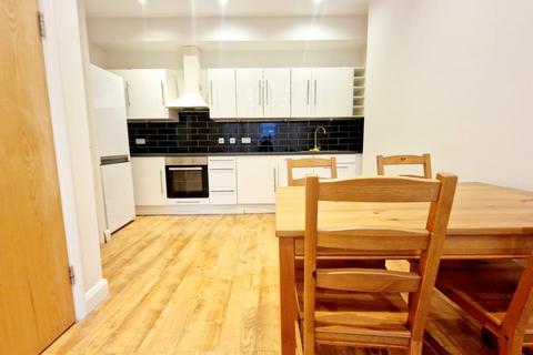 2 bedroom flat to rent, Holloway road, Holloway