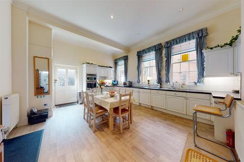 1 Malthouse Hill, Hythe, CT21 5BW