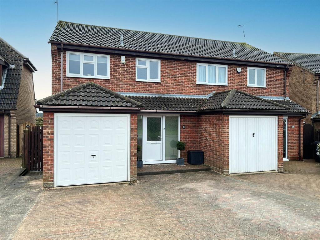 Second Avenue, Weeley, ClactononSea, Essex, CO16 3 bed semidetached house for sale £350,000