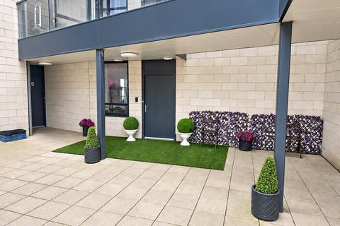 2 bedroom apartment for sale, Blyth Road, Hayes, Greater London, UB3