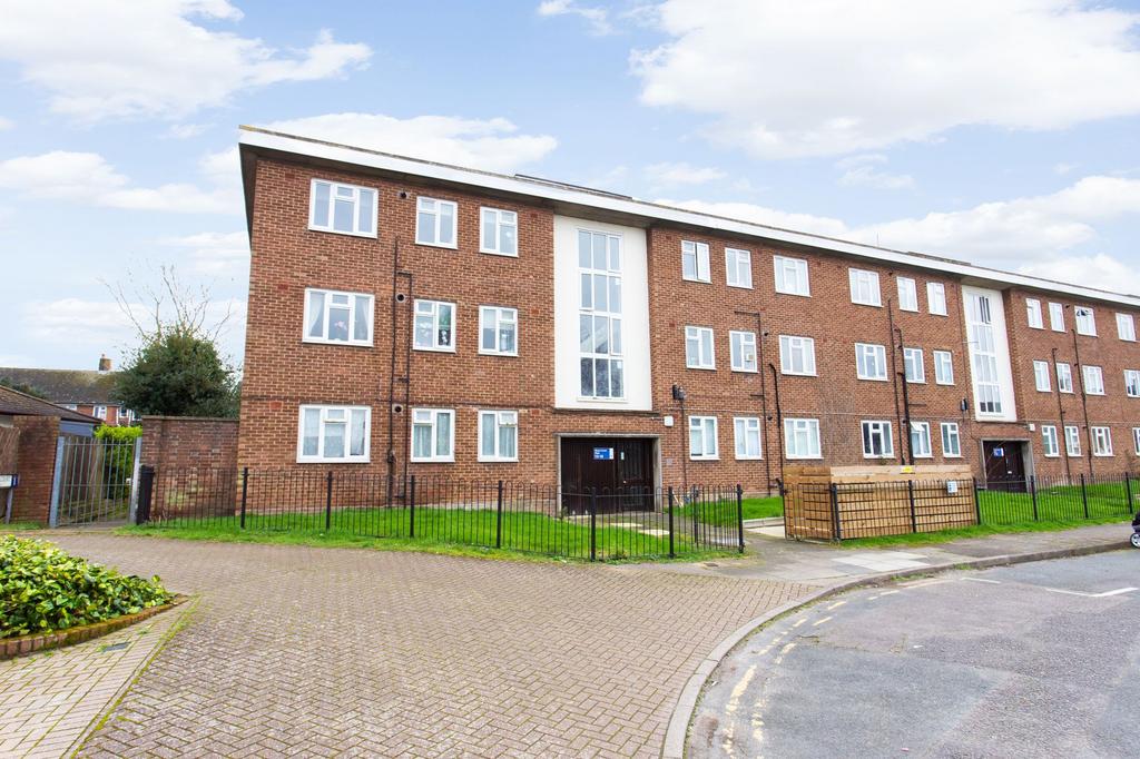 Oxford Road, Canterbury, CT1 3 bed apartment for sale £170,000