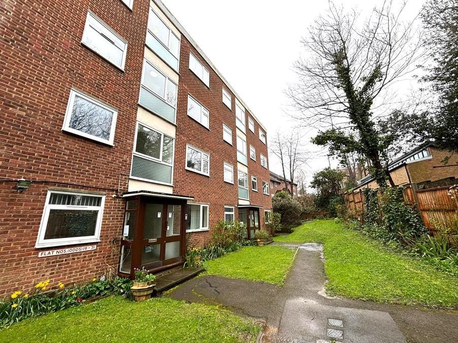 Heathedge, Sydenham, London, SE26 2 bed apartment to rent £1,600 pcm