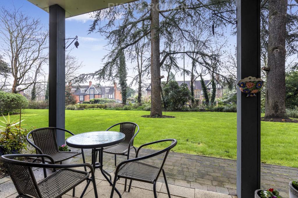 Oatlands Drive, Weybridge KT13 1 bed retirement property for sale £