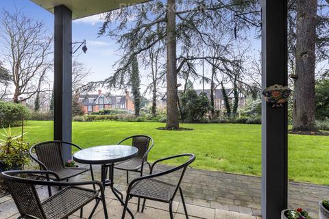 1 bedroom retirement property for sale, Oatlands Drive, Weybridge KT13