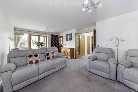 1 bedroom retirement property for sale, Oatlands Drive, Weybridge KT13