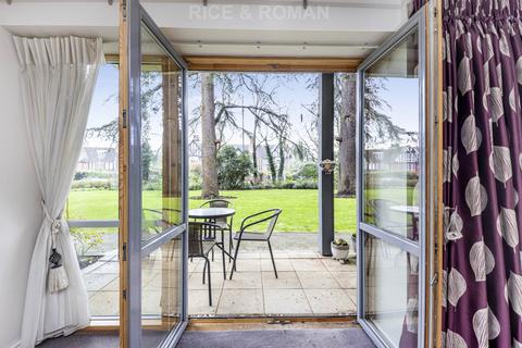 1 bedroom retirement property for sale, Oatlands Drive, Weybridge KT13