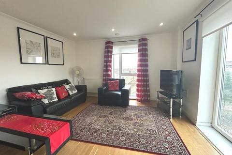 2 bedroom flat to rent - London, W3