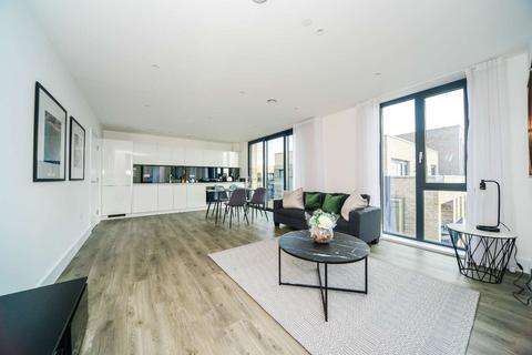 2 bedroom flat to rent, 124 High Street, Staines Upon Thames, Surrey