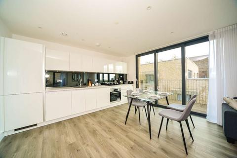 2 bedroom flat to rent, 124 High Street, Staines Upon Thames, Surrey